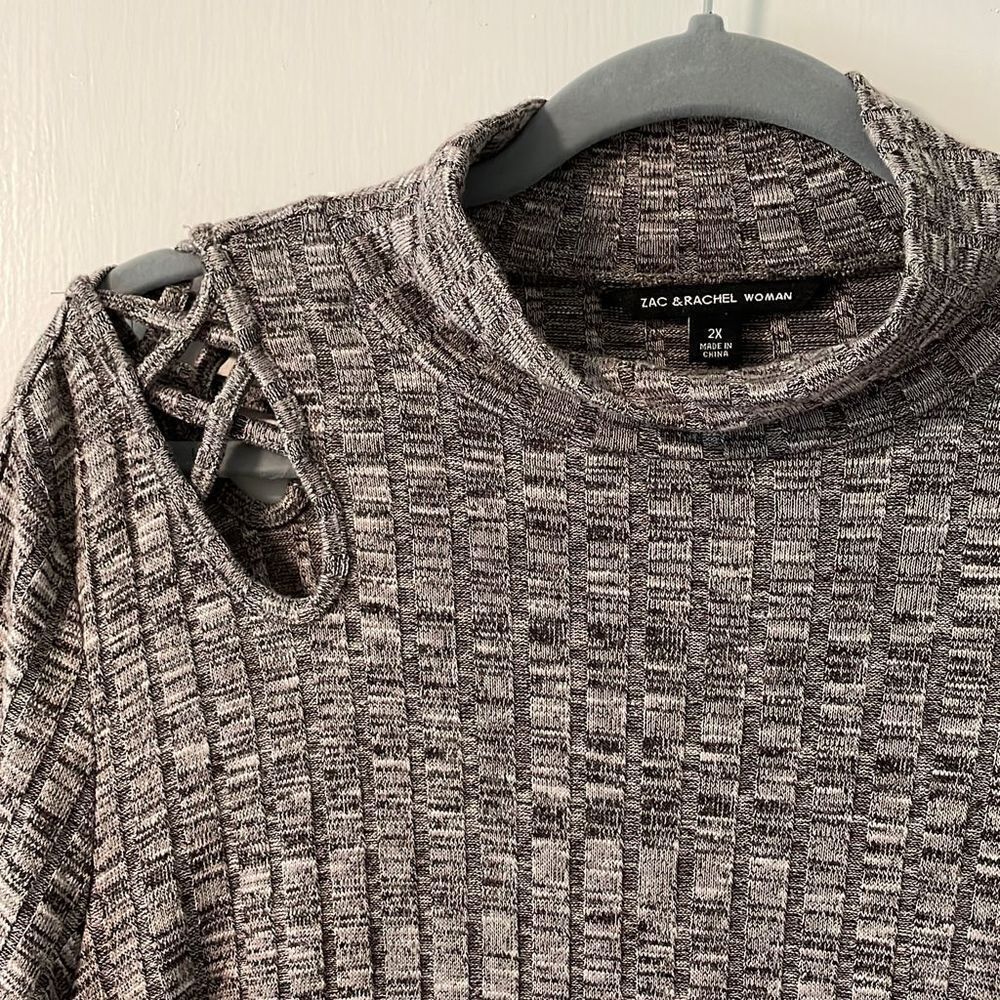 Zac & Rachel Woman sophisticated open shoulder detail tunic sweater 3X - Picture 3 of 10